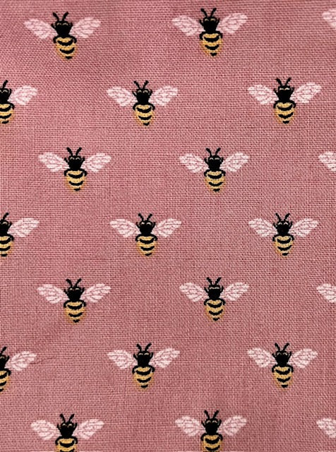 Traditions Guest Towel— , 4-Bee Motif on 100% Cotton Terry