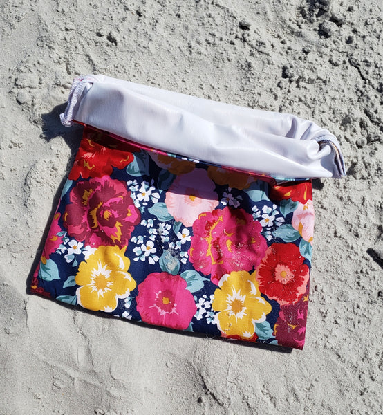 Wet Bag - Perfect for Wet Wipes, Swimsuits or Cloth Diapers!
